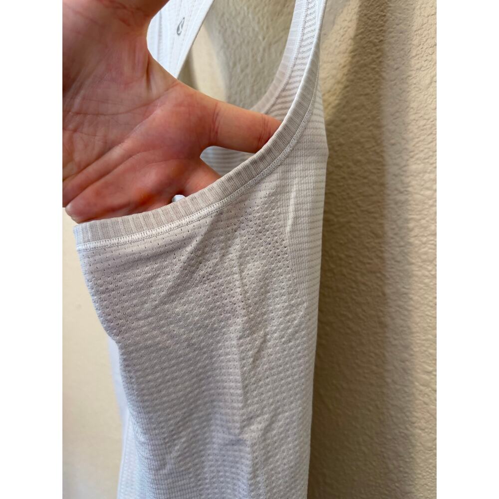 Lululemon Run With Heat Classic Gray Athletic Gym U Neck Work Out Tank Size 4 - Picture 4 of 10